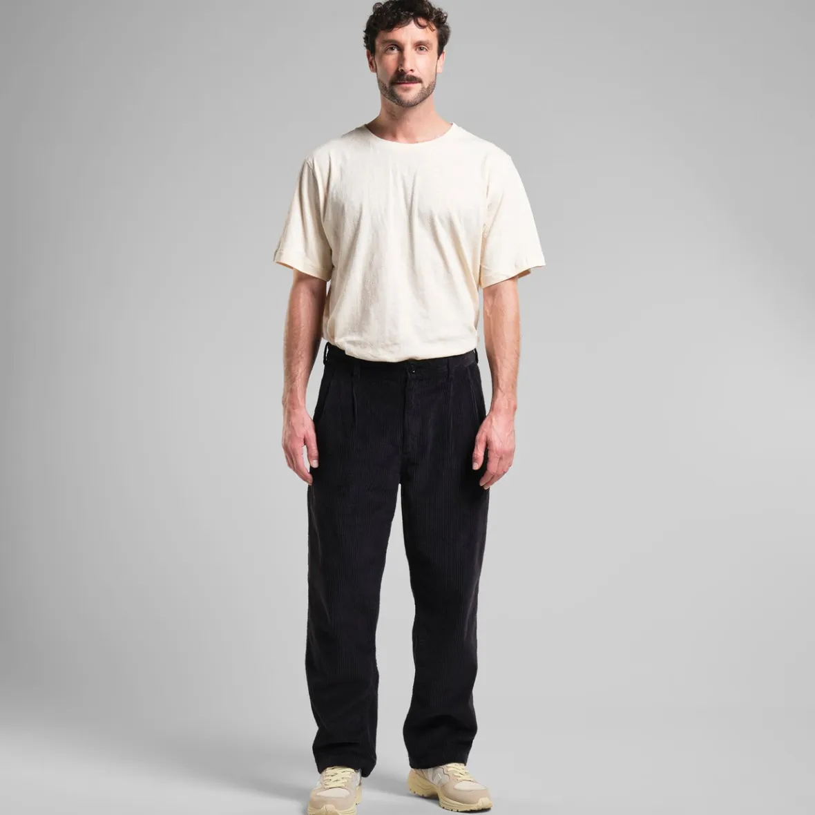 Outlet Pants Vallen Corduroy Black Pants