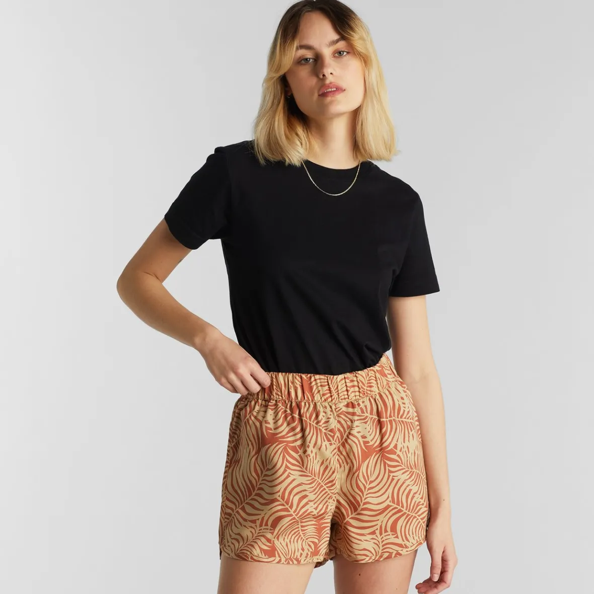 Shop Shorts Sandvika Palm Leaves Beige Women Outlet