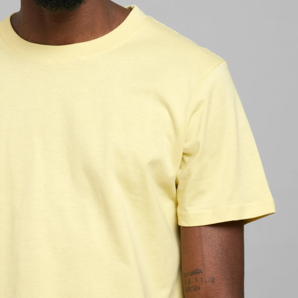 Shop T-shirt Stockholm Base Dusty Yellow Base T-shirts | Basics