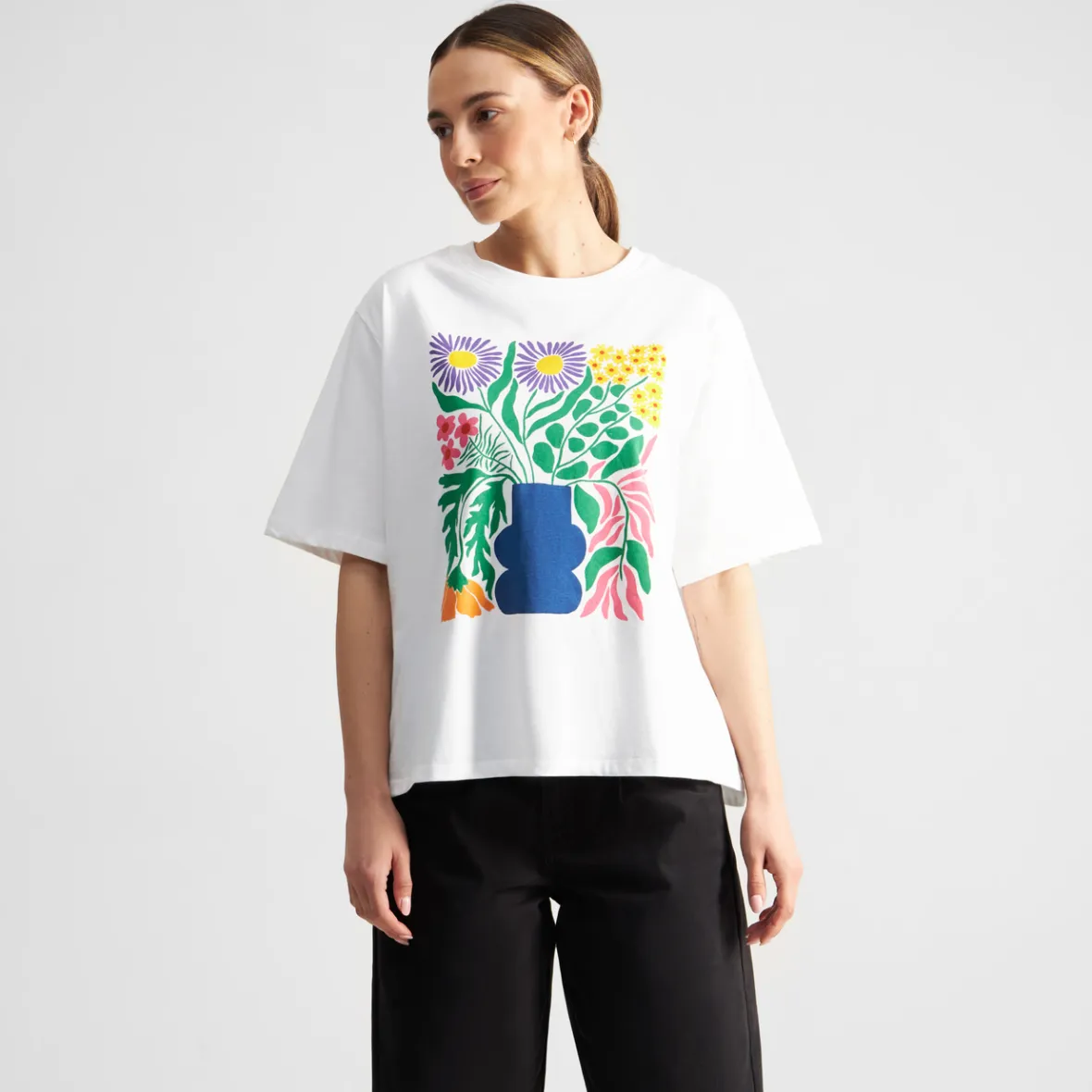 Best T-shirt Vadstena Cottage Flowers White Women T-shirts