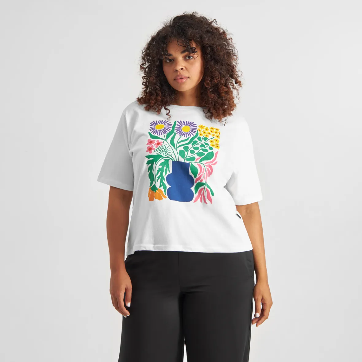 Best T-shirt Vadstena Cottage Flowers White Women T-shirts
