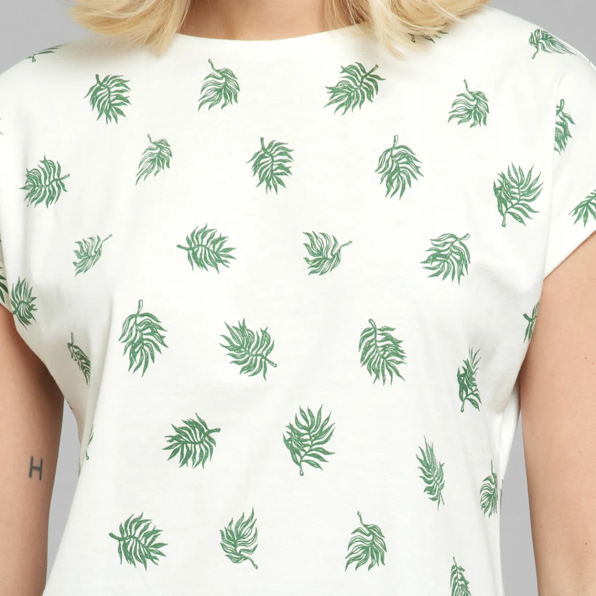 Sale T-shirt Visby Leaf AOP Off-White Women Outlet